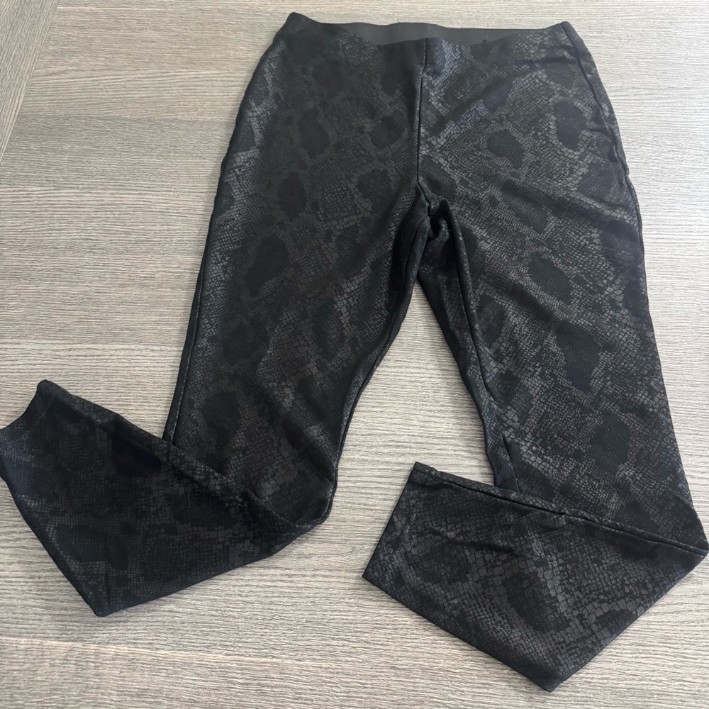 INC International Concepts Leggings Size 10 Black Gray Metallic Snakeskin Print